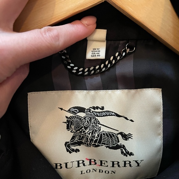 BURBERRY BLACK SHORT TRENCH COAT - Picture 4 of 5